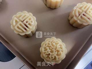 椰蓉蔓越莓奶黄月饼的做法步骤:17