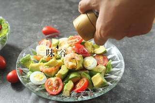 鲜虾牛油果沙拉的做法步骤：6