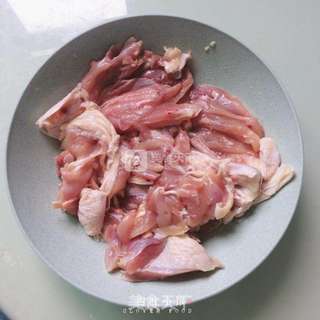 【四叶小馆】馋嘴鸡腿的做法步骤:2