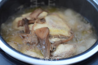 松茸煲鸡汤的做法步骤:7