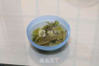 咸菜鸡肉煲仔饭电饭煲轻松做的做法步骤:4