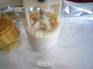 #新良首届烘焙大赛#广式绿豆沙蛋黄月饼的做法步骤:13
