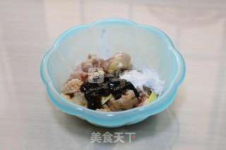 咸菜鸡肉煲仔饭电饭煲轻松做的做法步骤:6