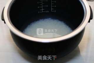 咸菜鸡肉煲仔饭电饭煲轻松做的做法步骤:2