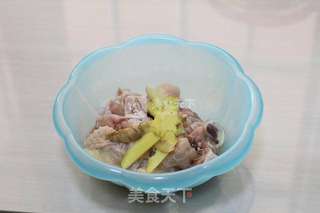 咸菜鸡肉煲仔饭电饭煲轻松做的做法步骤:5