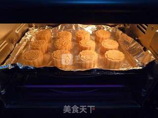 #新良首届烘焙大赛#广式绿豆沙蛋黄月饼的做法步骤:15
