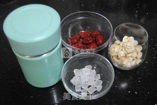 红枣莲子糖水的做法步骤:4