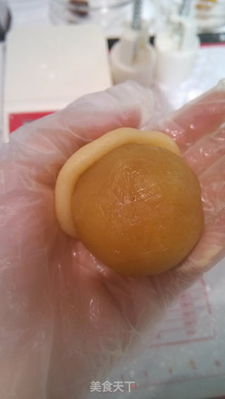 #新良首届烘焙大赛#蛋黄莲蓉广式月饼的做法步骤:5
