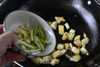 茄子烧鱼块的做法步骤:8