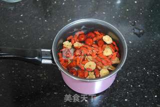 红枣莲子糖水的做法步骤:7