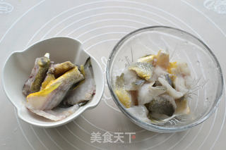 茄子烧鱼块的做法步骤:2