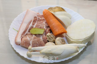 电饭煲做锅贴——香菇猪肉锅贴的做法步骤：1