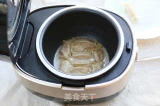 电饭煲做锅贴——香菇猪肉锅贴的做法步骤:12
