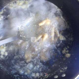 花生鸡爪汤的做法步骤:2