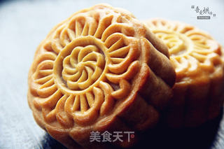中秋佳节倍思亲 甜美“月亮”暖人心——单黄白莲蓉月饼的做法步骤:17