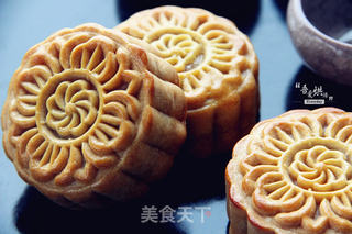 中秋佳节倍思亲 甜美“月亮”暖人心——单黄白莲蓉月饼的做法步骤:15