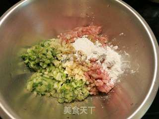 猪肉大白菜包子的做法步骤:5