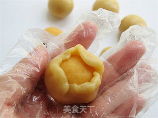 小熊趣味广式月饼的做法步骤:4