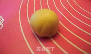 滋味美绝的奶黄月饼的做法步骤:6