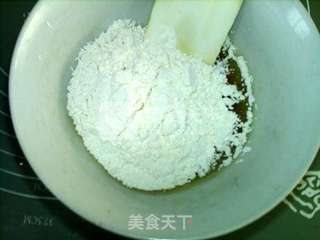 广式莲蓉蛋黄月饼的做法步骤:4