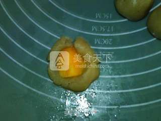 广式莲蓉蛋黄月饼的做法步骤:9