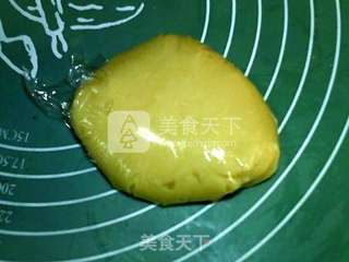 广式莲蓉蛋黄月饼的做法步骤:6