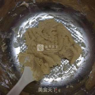 广式莲蓉蛋黄月饼的做法步骤：2