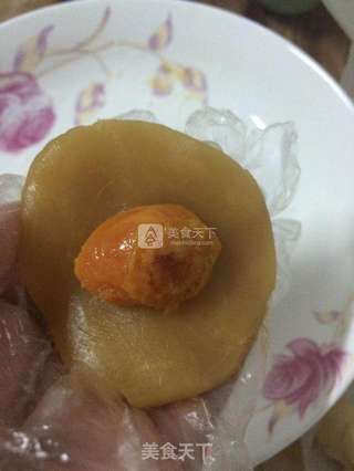 广式莲蓉蛋黄月饼的做法步骤:6