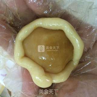 广式莲蓉蛋黄月饼的做法步骤:7