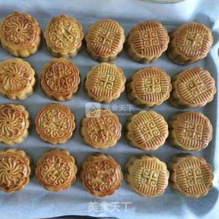 广式莲蓉蛋黄月饼的做法步骤:10