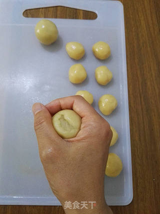 广式白豆沙月饼的做法步骤:9