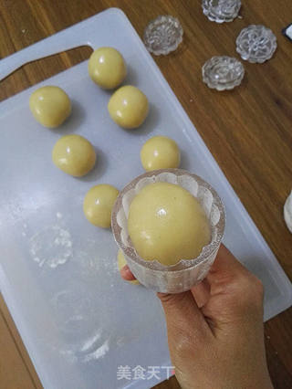 广式白豆沙月饼的做法步骤:11