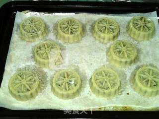 广式果干五仁月饼的做法步骤:21