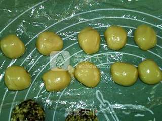 广式果干五仁月饼的做法步骤:15