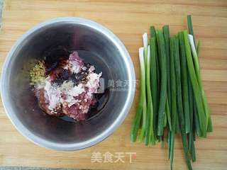 家常葱肉饼的做法步骤:2