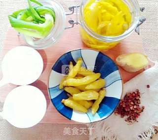 泡椒凤爪的做法步骤:2