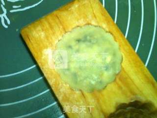 广式莲蓉五仁月饼的做法步骤:13