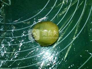 广式莲蓉五仁月饼的做法步骤:10