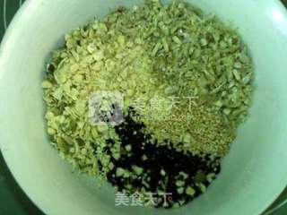广式莲蓉五仁月饼的做法步骤:5