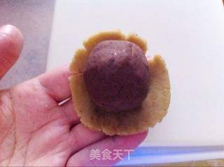 栗蓉皮豆沙月饼的做法步骤:12
