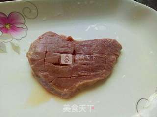 煎牛排的做法步骤：1