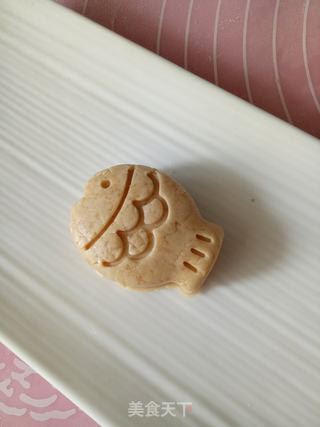 小鱼月饼的做法步骤:9