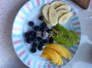 花样水果配吐司的做法步骤：1