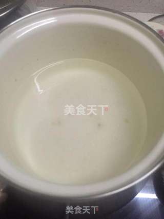 桃胶椰汁西米露的做法步骤:2
