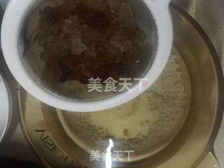 桃胶椰汁西米露的做法步骤:3