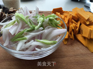 南瓜奶酪焖饭的做法步骤：2