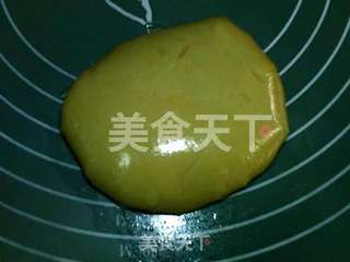 广式五仁瑶柱月饼的做法步骤:12
