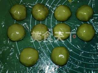 广式五仁瑶柱月饼的做法步骤:17