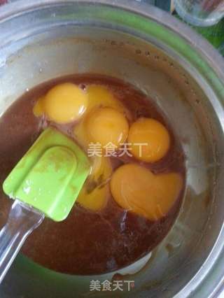 咖啡戚风蛋糕的做法步骤:5