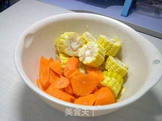 脊骨胡萝卜香菇玉米汤的做法步骤：3